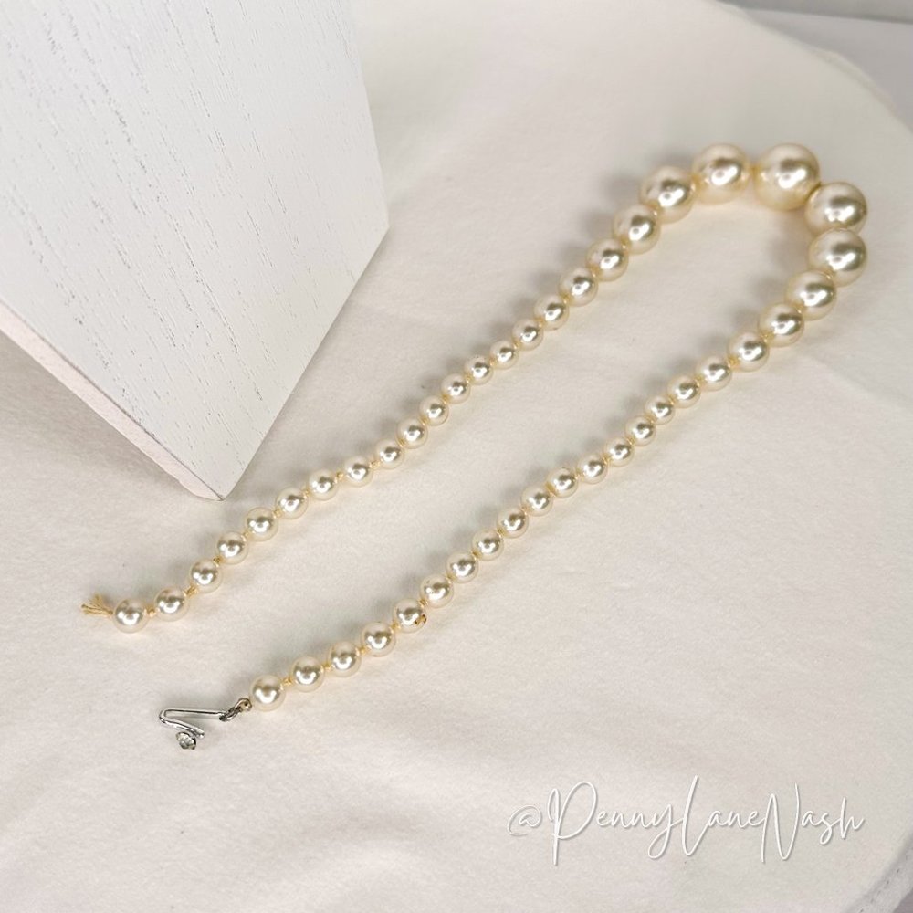 Vintage Off White Pearl Graduated Necklace - Picture 10 of 10
